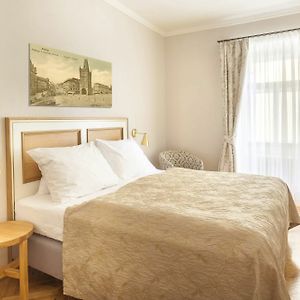 Standard Zimmer mit Kingsize-Bett