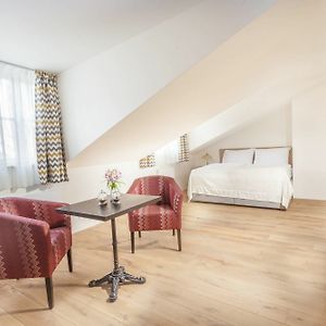 Standard Zimmer mit Kingsize-Bett