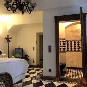 Design Zimmer mit Kingsize-Bett