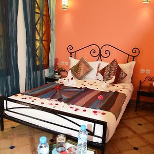 Standard Zimmer mit Kingsize-Bett
