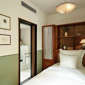 Zimmer mit Kingsize-Bett