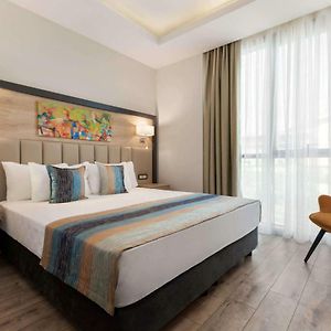 Zimmer mit Kingsize-Bett