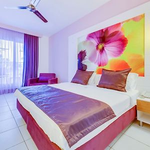 Zimmer mit Kingsize-Bett
