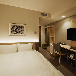 Zimmer mit Kingsize-Bett