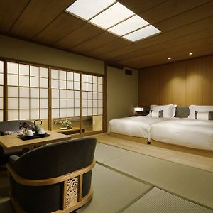 Zimmer im Japanischen Stil mit zwei Einzelbetten