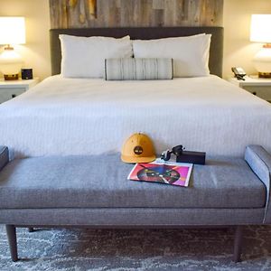 Zimmer mit Kingsize-Bett für Gäste mit Behinderungen