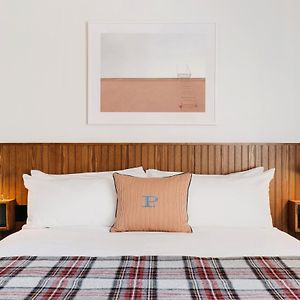 Zimmer mit Kingsize-Bett für Gäste mit Behinderungen