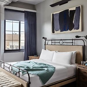 Standard Zimmer mit Kingsize-Bett