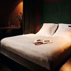 Gemütliches Zimmer mit Kingsize-Bett