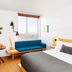 Großzügiges Zimmer mit Kingsize-Bett