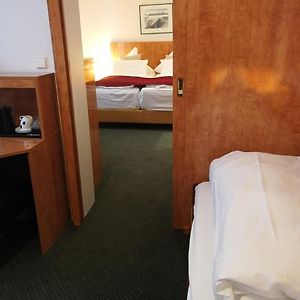 Dreibettzimmer