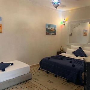 Dreibettzimmer für Gäste mit Behinderungen