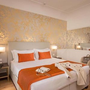 Zimmer mit Kingsize-Bett