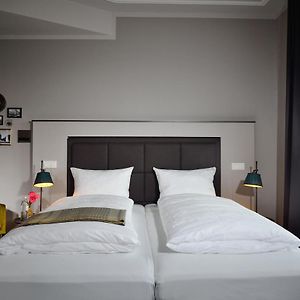 Standard Zimmer mit Kingsize-Bett