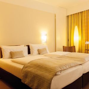 Zimmer mit Kingsize-Bett