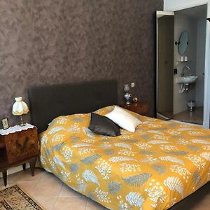Standard Zimmer mit Kingsize-Bett