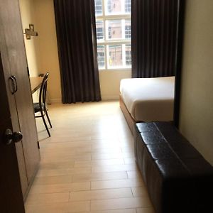Standard Zimmer mit Kingsize-Bett