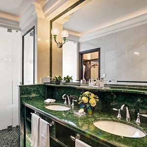 Grand Deluxe Zimmer mit Kingsize-Bett