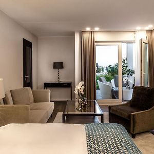 Zimmer mit Kingsize-Bett