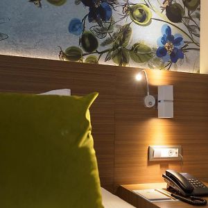 Standard Zimmer mit Kingsize-Bett