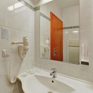 Zimmer mit zwei Einzelbetten