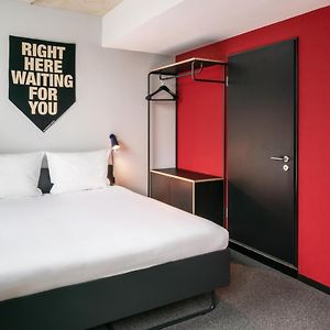 Standard Zimmer mit Kingsize-Bett