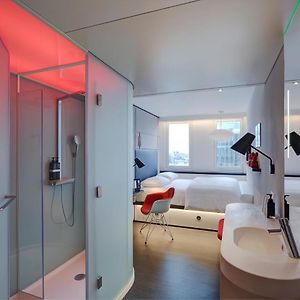 Zimmer mit Kingsize-Bett