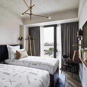 Gemütliches Zimmer mit zwei Einzelbetten