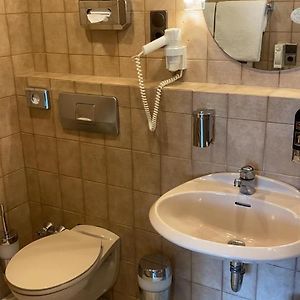 Zimmer mit zwei Einzelbetten