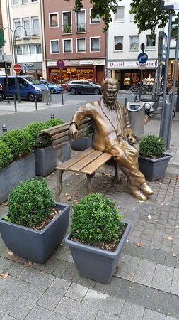 Willy-Millowitsch-Denkmal