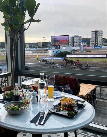 Lyon Restaurant & Bar